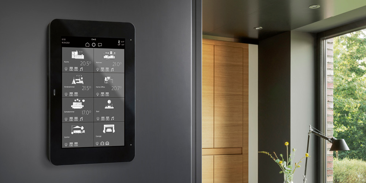 JUNG Smart Panel 8 bei Elektro Wiesmann GmbH in Itzgrund